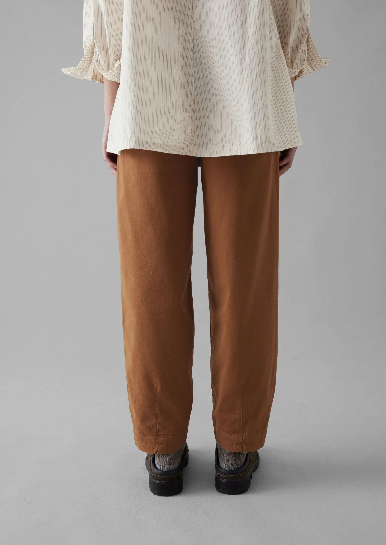 Darted Cotton Twill Trousers | Russet